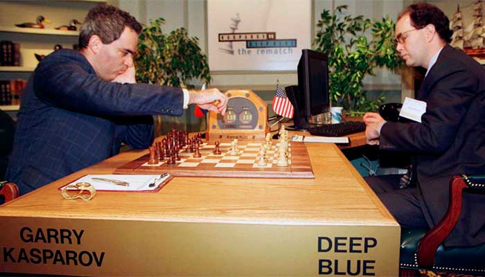 Garry Kasparov enfrenta o supercomputador da IBM Deep Blue, em 1997 — Foto: reprodução