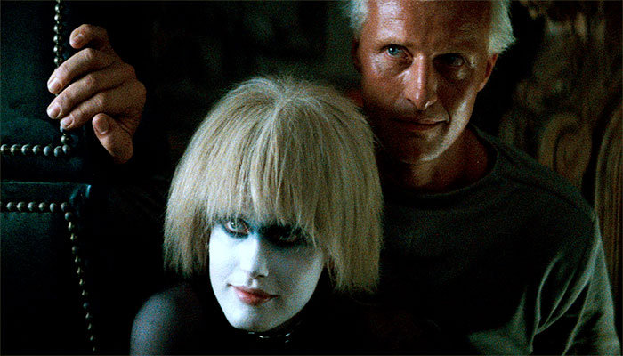 Pris e Roy (no filme “Blade Runner”), máquinas que simulam com perfeição seres humanos, mas que se voltam contra seus criadores