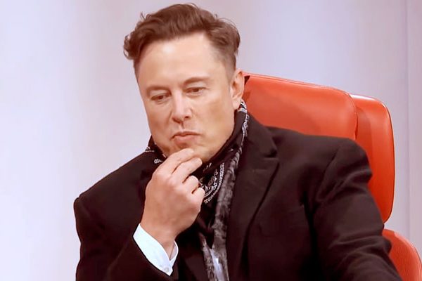 Elon Musk, que decidiu suspender temporariamente a compra do Twitter para saber quantos usuários falsos existem na plataforma