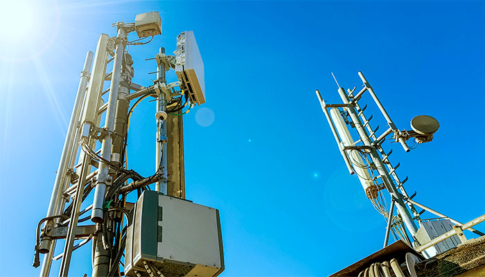 As antenas de 5G são menores que as das gerações anteriores, mas a tecnologia exige de cinco a dez vezes mais delas que as de 4G