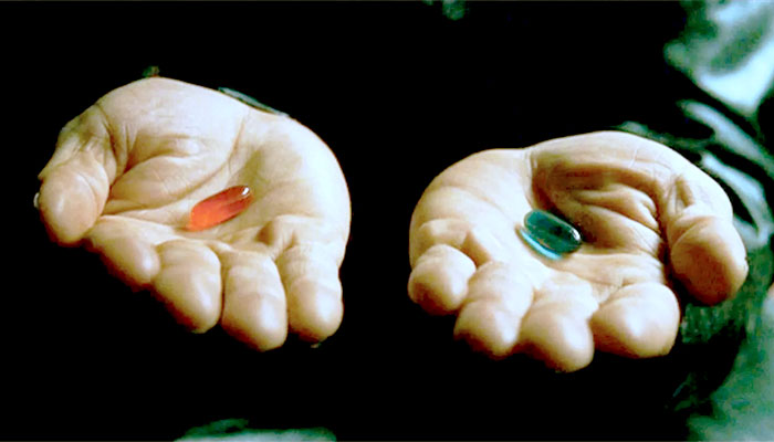 A pílula vermelha do filme “Matrix”, usada por grupos que abraçam realidades distorcidas pela Internet – Foto: divulgação