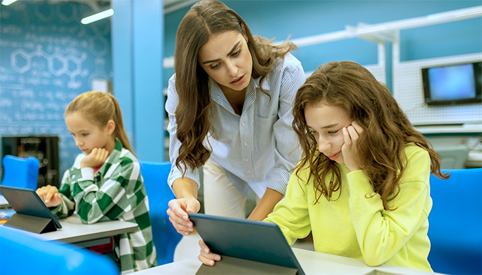 Com a volta às aulas, IA amplia debate sobre a tecnologia na educação