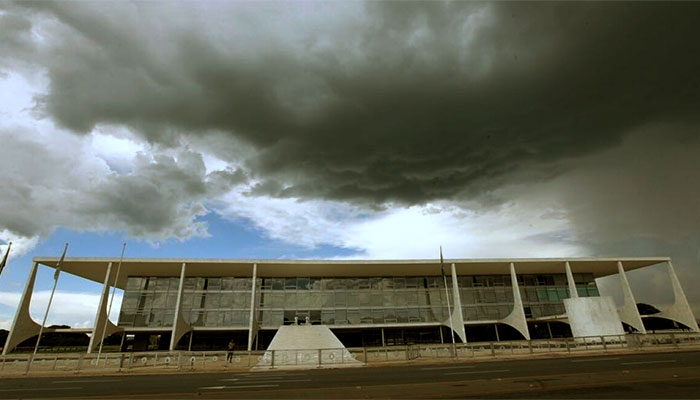 O Palácio do Planalto, sede do Executivo federal, em tempos de tempestade