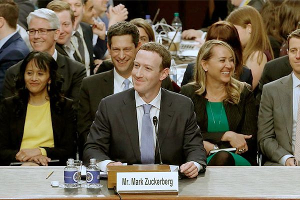 Mark Zuckerberg, CEO do Facebook, depõe ao Senado americano em abril de 2018, sobre o escândalo da Cambridge Analytica