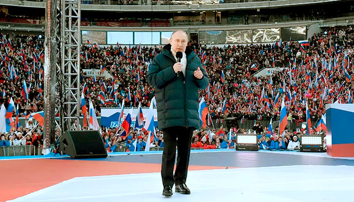 O presidente russo, Vladimir Putin, discursou em um estádio lotado de apoiadores na sexta sobre sua visão do que é certo e verdadeiro