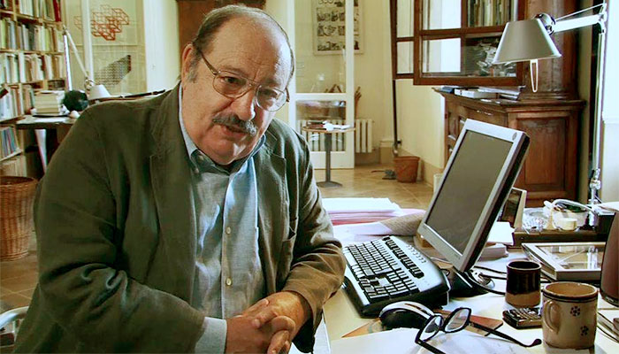 O escritor e filósofo italiano Umberto Eco: “o drama da Internet é que ela promoveu o idiota da aldeia a portador da verdade”